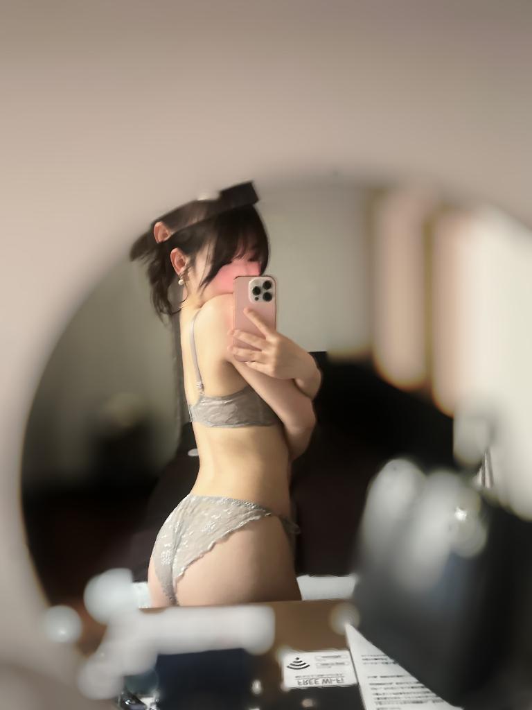 若月あやな