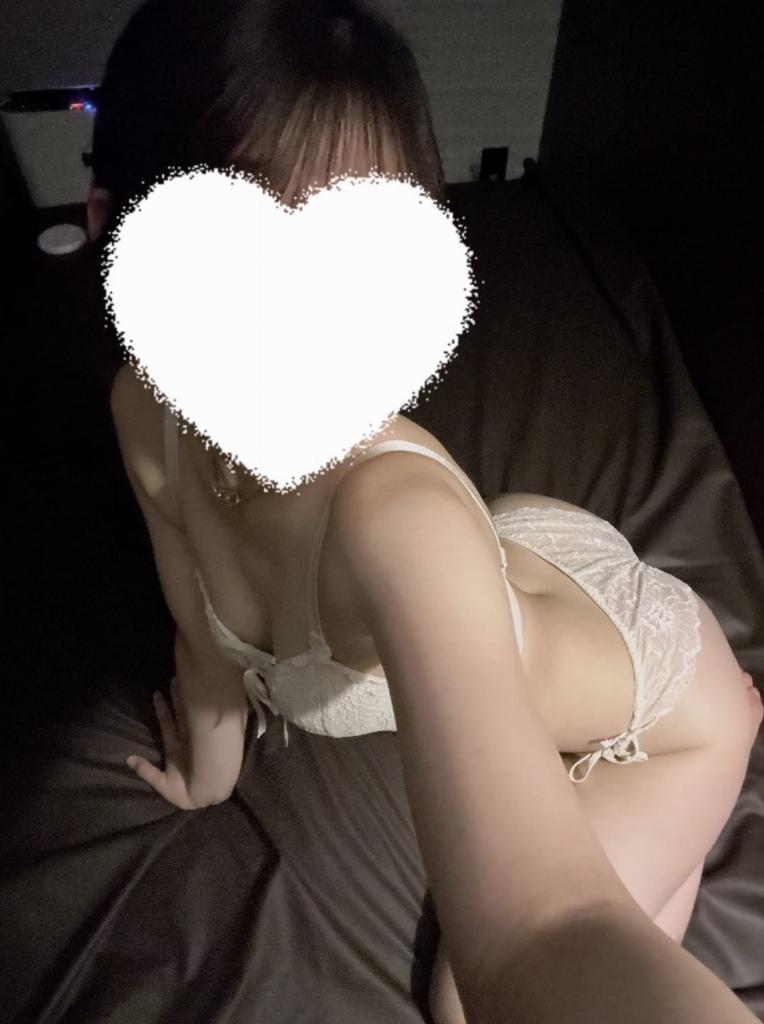若月あやな